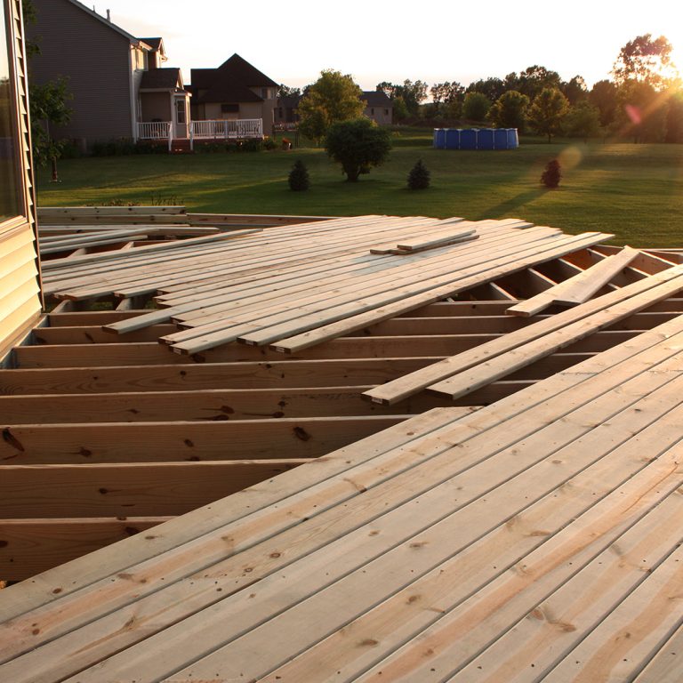 Hire a Professional  Deck Builder is the Key To Save Time and Money: 3 Benefits